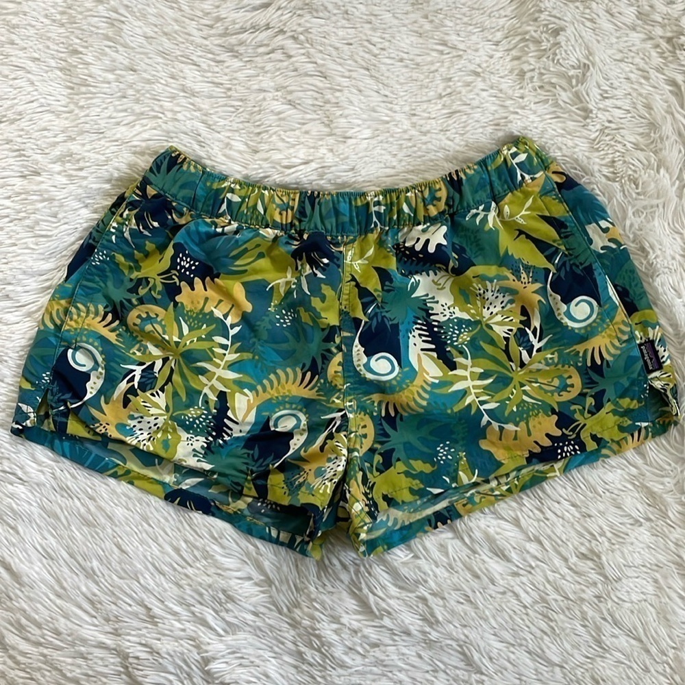 Patagonia “Barely Baggies” Shorts Tropical pattern women’s small